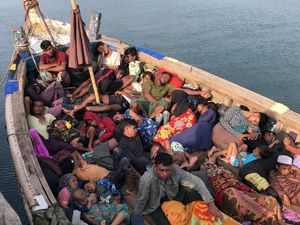 Supporting image for story: Sri Lanka’s navy rescues 102 Rohingya refugees found adrift on fishing trawler