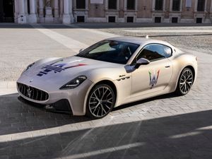 Supporting image for story: Maserati GranTurismo revealed in new official images