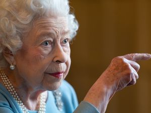 Supporting image for story: Queen has Covid: Monarch, 95, has tested positive for virus