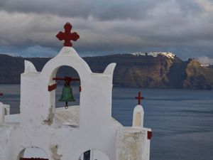 Supporting image for story: Earthquake surge prompts state of emergency on Greek island of Santorini