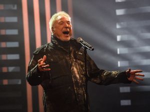 Supporting image for story: Tom Jones denies reports he collapsed ahead of Budapest concert