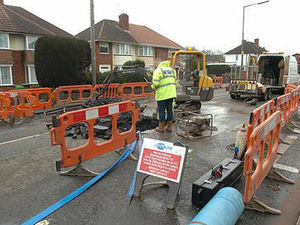Supporting image for story: Chaos as road is flooded