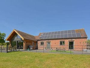 Supporting image for story: A stunningly modernised country cottage has gone on the market - but it'll set you back over half a mill