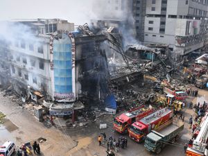 Supporting image for story: Death toll in Pakistan shopping centre fire rises to 67