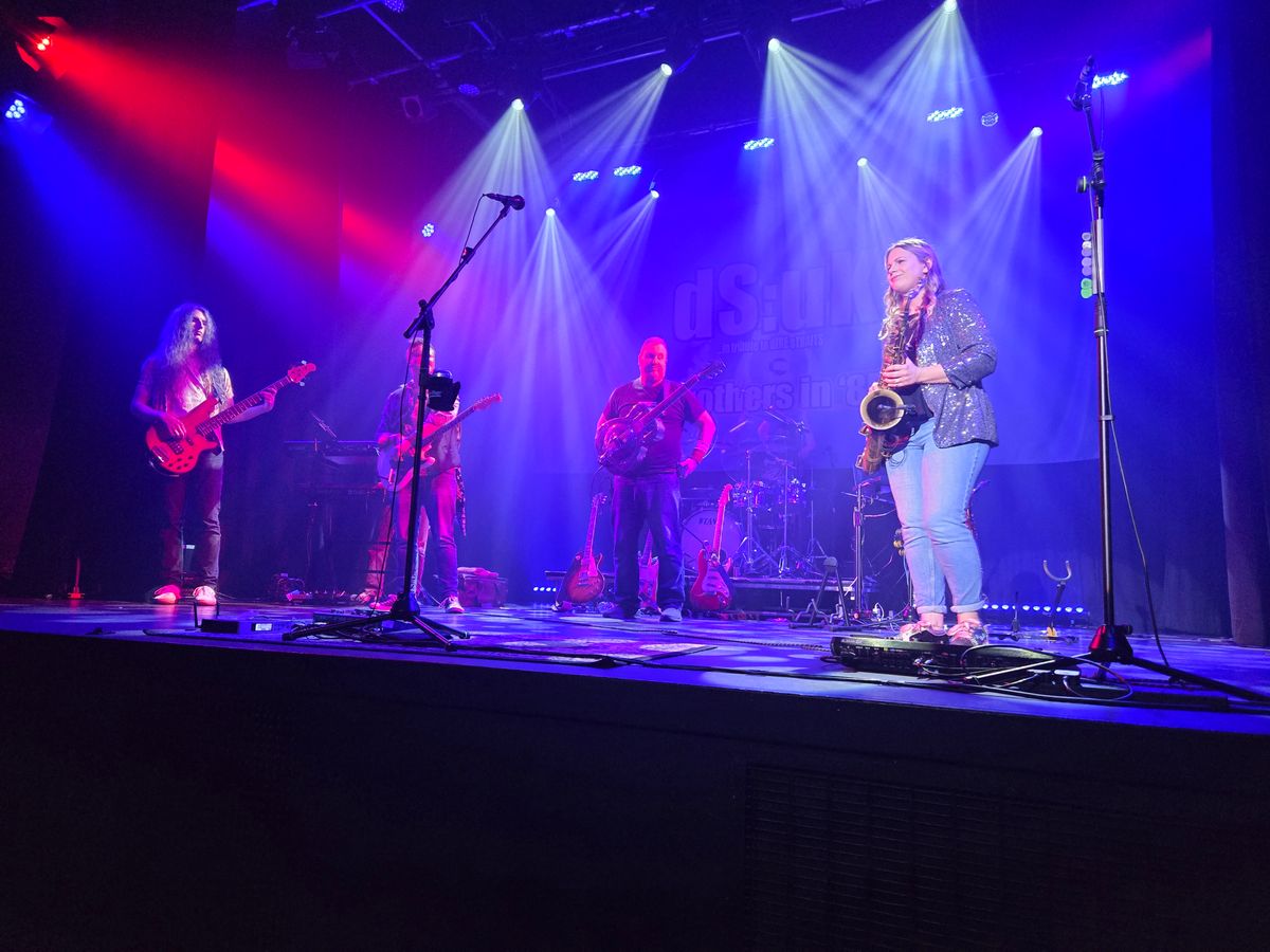 Review: DS:UK pay highly accomplished tribute to Dire Straits at Festival Drayton Centre