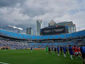 Supporting image for story: Thunderstorm forces players off in Chelsea’s CWC last-16 clash with Benfica