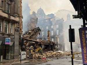 Supporting image for story: Glasgow Central high level closed for rest of week after building fire