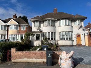 Supporting image for story: Inside the Birmingham house up for auction with a guide price of £1 (but it’ll need a bit of work)