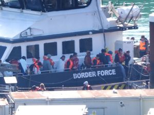 Supporting image for story: More than 500 migrants arrive in UK after crossing English Channel