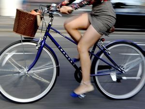 Supporting image for story: Cycling to work 'cuts heart disease and cancer risk by almost half'