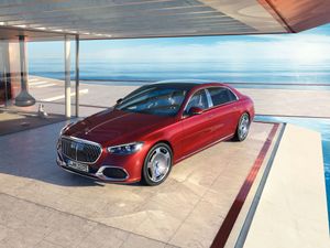 Supporting image for story: Maybach introduces first plug-in hybrid