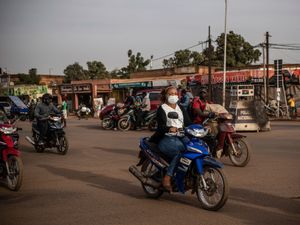 Supporting image for story: Military junta in Burkina Faso sacks prime minister and dissolves government