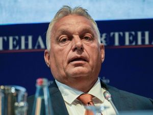 Supporting image for story: Hungary signals it is serious about sending buses of asylum seekers to Brussels