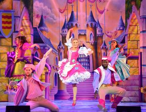 Suzanne Shaw. Photo by: Paul Coltas