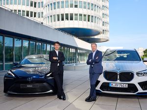 Supporting image for story: BMW and Toyota bring partnership closer as German brand looks to release first production hydrogen car in 2028
