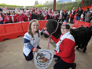 Supporting image for story: Ellie Simmonds hands out riders' awards