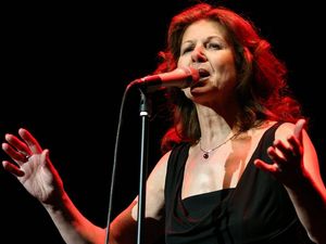 Supporting image for story: Elkie Brooks reschedules Birmingham gig due to laryngitis