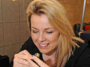 Supporting image for story: Experts value treasured antiques