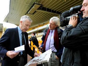 Supporting image for story: Wolves legend Roy Swinbourne dies aged 86