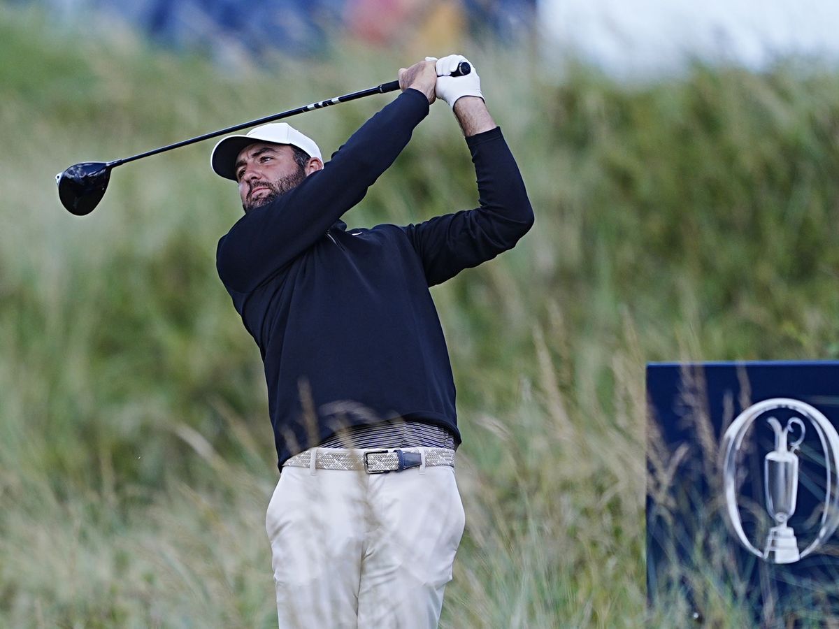 Flawless Scottie Scheffler leads at The Open but Rory McIlroy threat remains