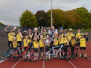 Supporting image for story: Wolverhampton Wheelers youth win West Mids circuit team award