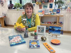 Holly Dyer, Severn Hospice Art Therapist.