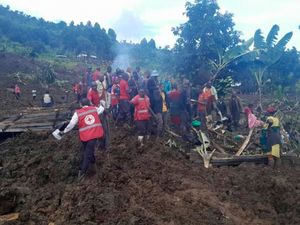 Supporting image for story: Death toll rises to at least 15 after landslides bury 40 homes in eastern Uganda