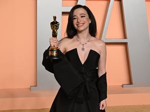 Supporting image for story: Oscar winners let their hair down at the Vanity Fair after party