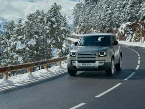 Supporting image for story: Iconic Land Rover Defender returns