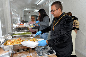 Mayor Raj Mehta joining dozens of volunteers serving meals and doing deliveries on Christmas Day