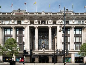 Supporting image for story: Selfridges in search for buyer as billionaire owners launch auction
