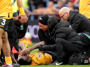 Supporting image for story: Gary O'Neil delivers message after injury to Wolves defender Yerson Mosquera