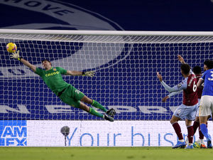 Supporting image for story: Dean Smith: Emi Martinez is a £20m snip