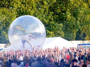 Supporting image for story: Flaming Lips stage concert with audience members inside giant bubbles