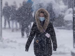 Supporting image for story: Travel ban and blizzard warnings as major storm hits north-east US