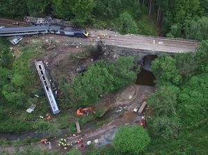 Supporting image for story: Couple ‘robbed’ of future, fatal train derailment inquiry hears