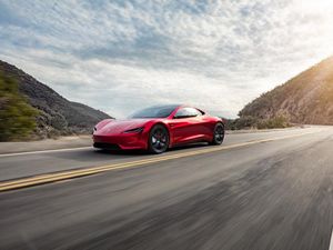 Supporting image for story: Elon Musk claims SpaceX tech will allow Tesla to fly