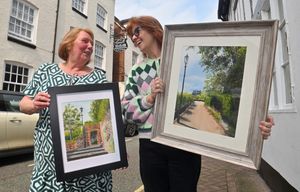 LAST COPYRIGHT NATIONAL WORLD STEVE LEATH 08/06/2025Bridgnorth Arts Trail. Jeanette Bates (left) from The Croft Guest house hosts artist: Beverley Wightman from Bridgnorth.