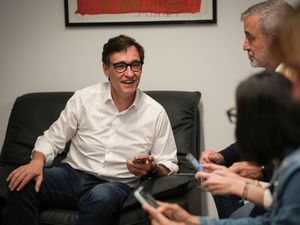 Supporting image for story: Catalan pro-independence parties set to lose hold on power