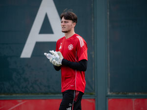 Supporting image for story: Dave Edwards: Shrewsbury keeper signing vital to Michael Appleton's identity