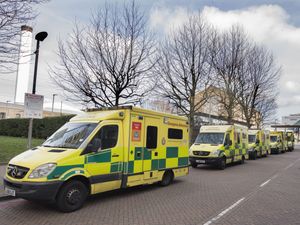 Supporting image for story: Covid-19 hospital admission rate for over-75s highest since early 2021