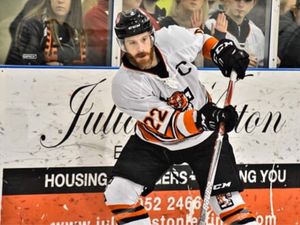 Supporting image for story: Telford Tigers skipper Jason Silverthorn staying on for another season