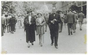 Daisy and her parents before the war. [credit Yad Vashem Archives]