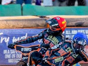 Supporting image for story: Wolves show fight but the gap proves too wide