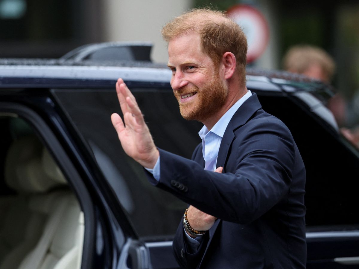 King has private tea with Harry in first meeting for 19 months