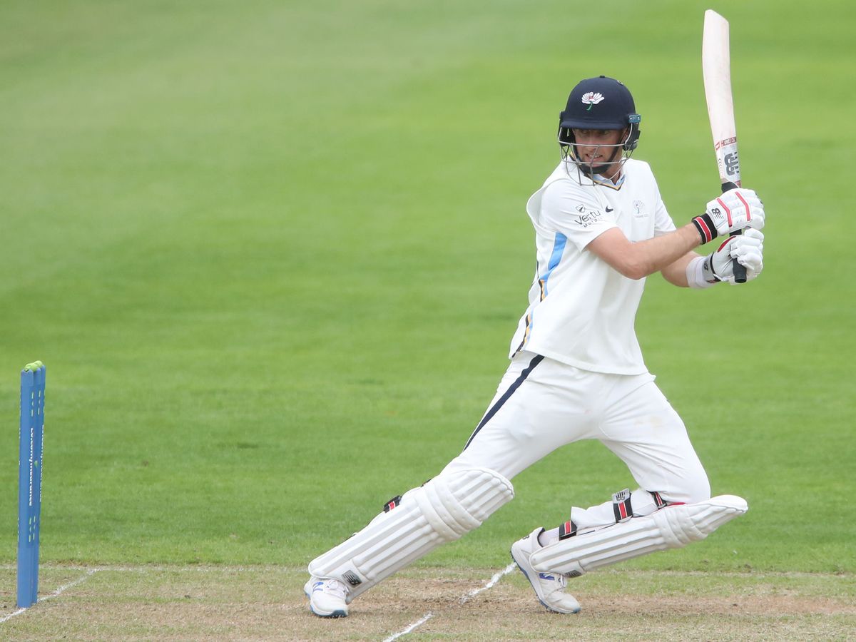 Joe Root lifts Yorkshire but Warwickshire close on victory at Headingley
