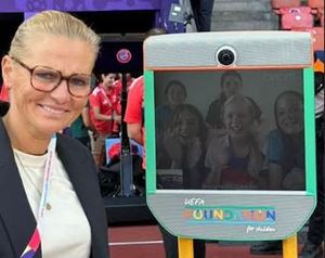England head coach Serena Wiegman stopped for a photo with the Bridgnorth Spartans players