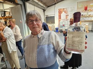 Supporting image for story: Watch: I took my mum to 'Gin School' - here's what happened next