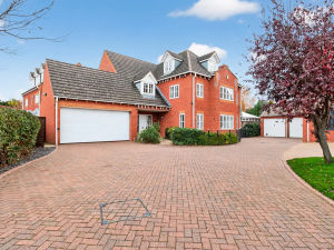 Supporting image for story: Stunning 5-Bed Detached House in Telford for £849,950