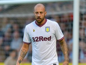 Supporting image for story: Aston Villa dealt Alan Hutton injury blow